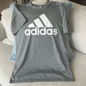 Adidas boys short sleeve tshirt medium size (10-12)